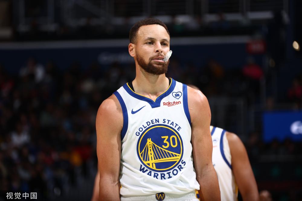 篮球比赛中 篮球比赛中