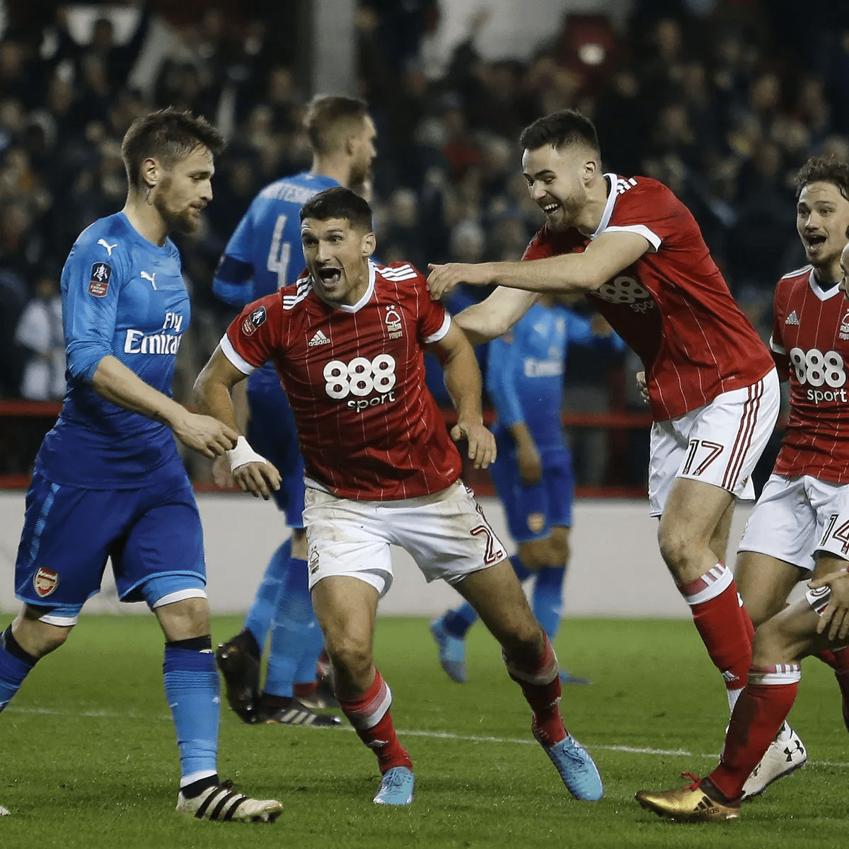 场大屏和球 场大屏和球