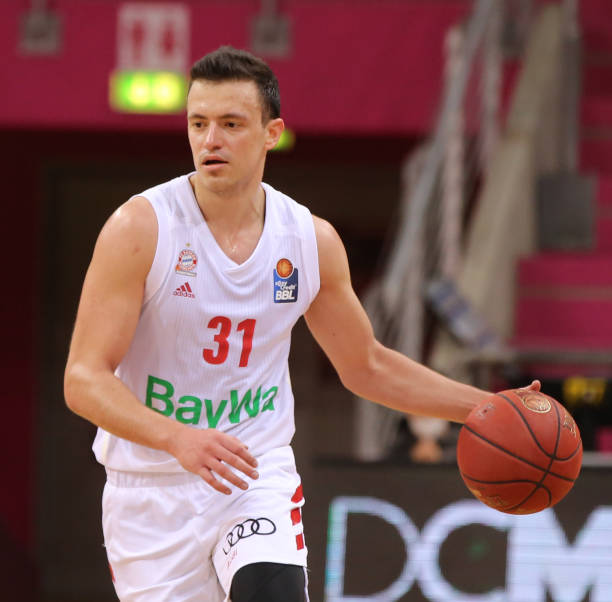 一场比赛中 一场比赛中